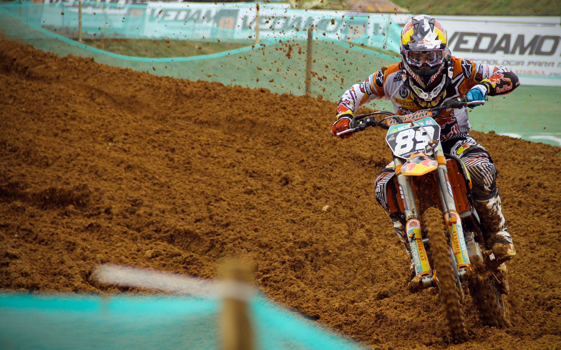 电竞社区治理中的玩家行为规范制定与冲突管理机制研究，电竞社区运营是做什么